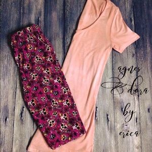 XS Skull Leggings/ Small Peach Tee